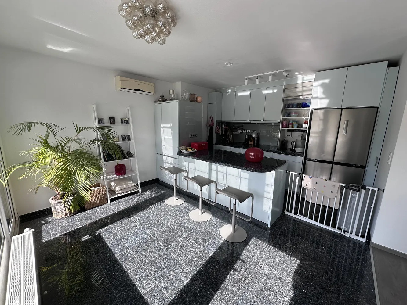 4 Zimmer Wohnung mit 150 m² in Wiesbaden – Bild 2