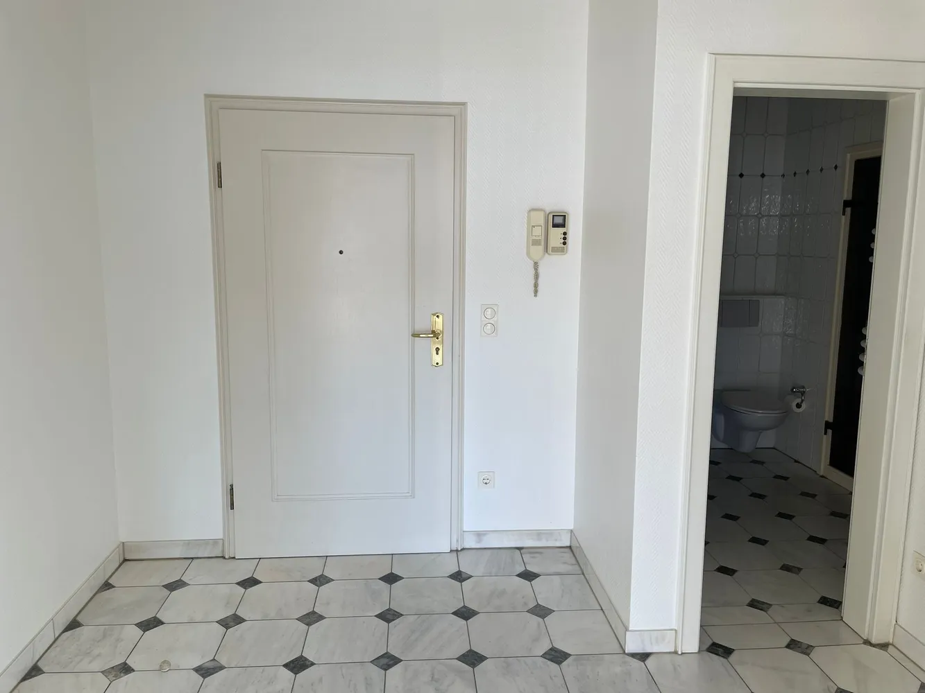 2 Zimmer Wohnung mit 105 m² in Düsseldorf – Bild 6