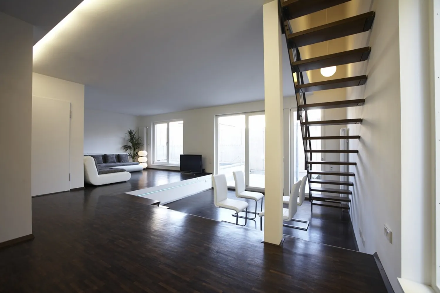 4 Zimmer Wohnung mit 128 m² in Stuttgart – Bild 1