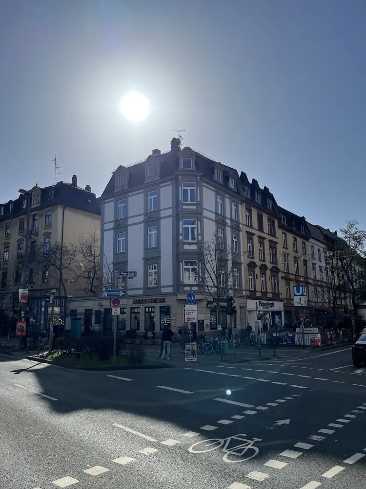 3 Zimmer Wohnung mit 83 m² in Frankfurt am Main – Bild 2