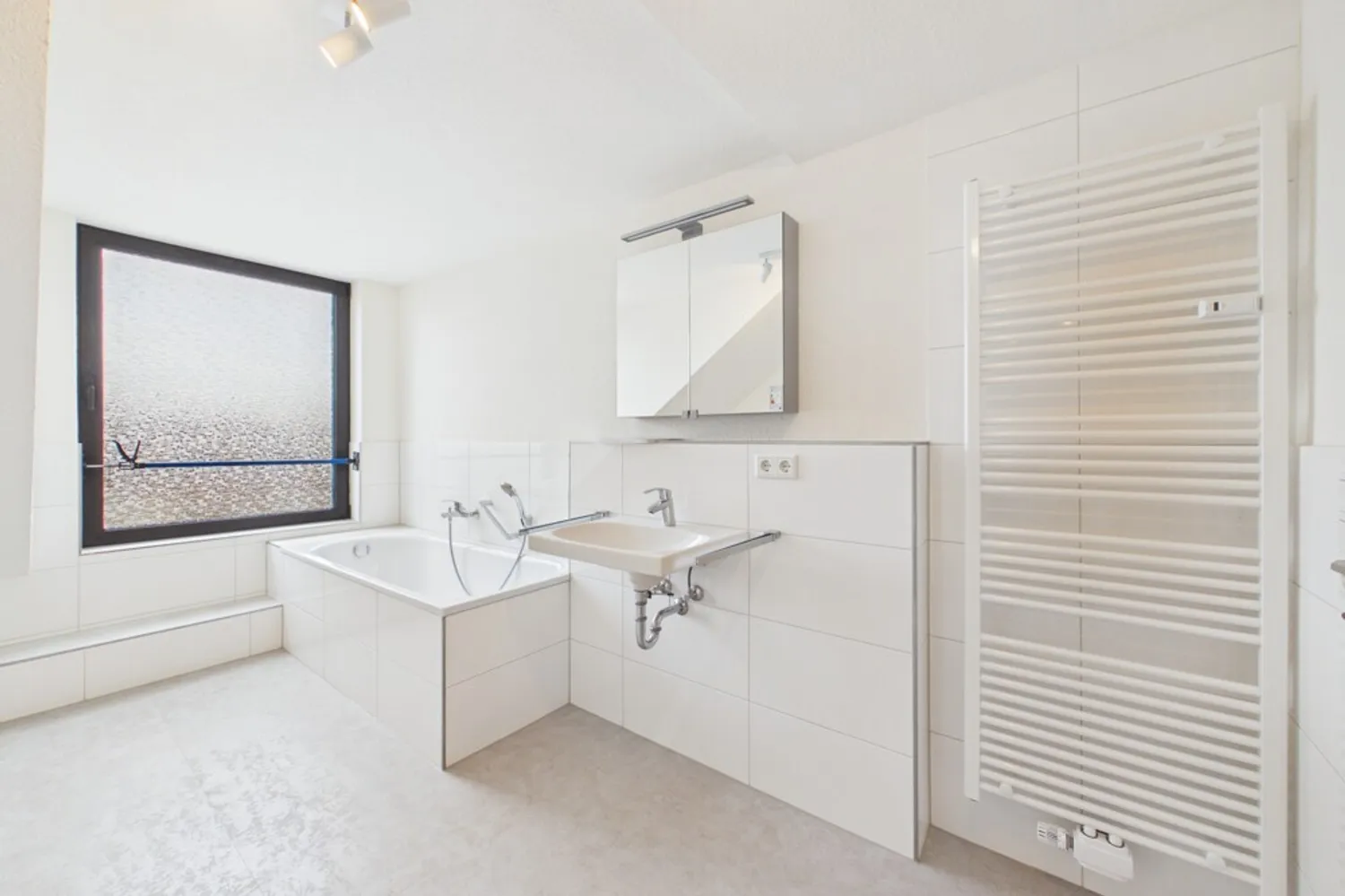2 Zimmer Wohnung mit 90 m² in Düsseldorf – Bild 7