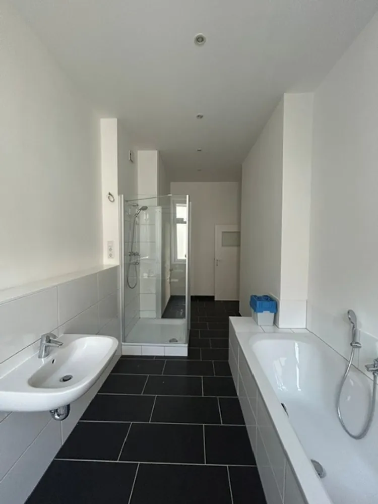 2 Zimmer Wohnung mit 111 m² in Berlin – Bild 11
