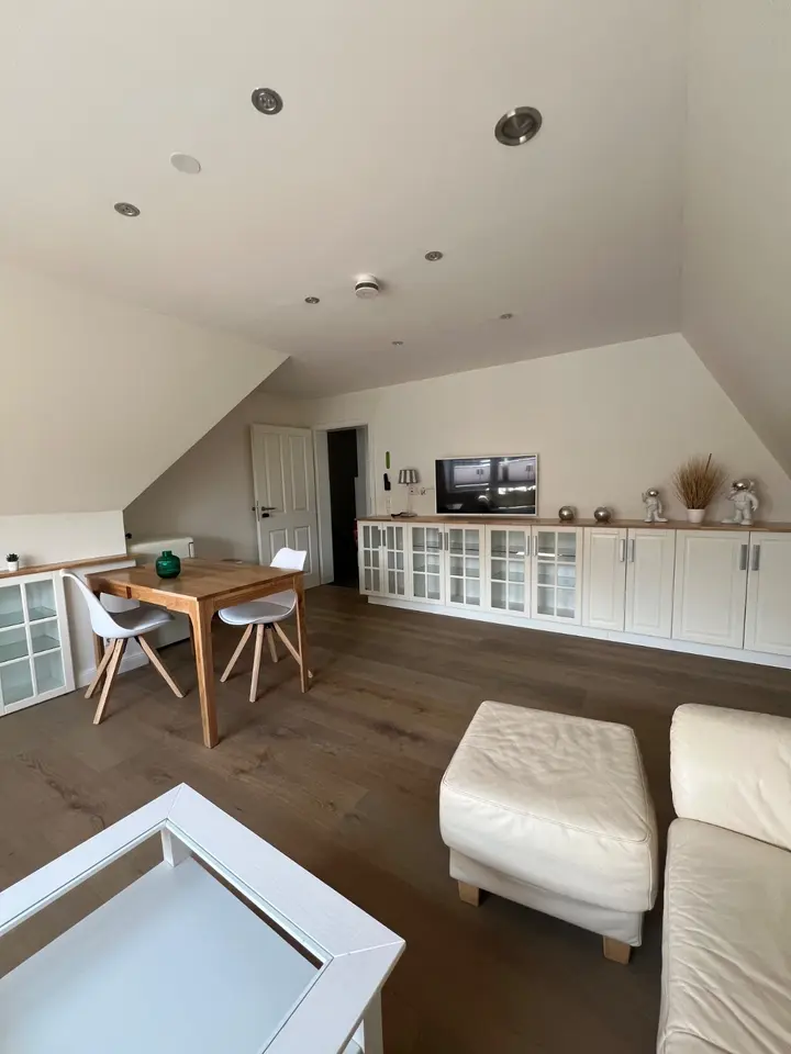 6 Zimmer Wohnung mit 277 m² in Neumünster – Bild 2