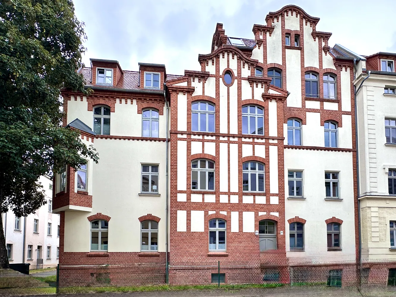 4 Zimmer Wohnung mit 129 m² in Magdeburg – Bild 1
