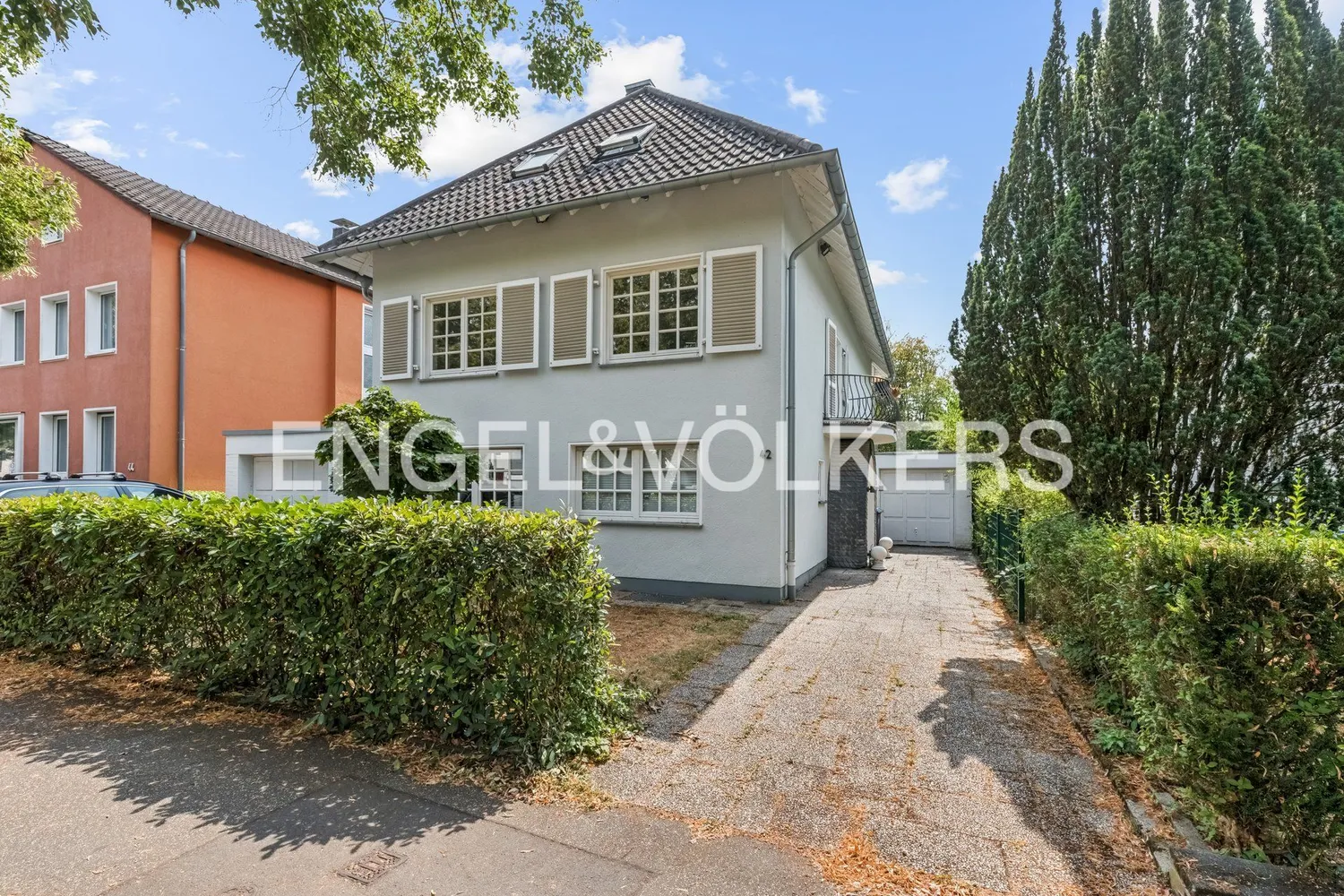 9 room house with 250 m² in Bonn – Photo 1