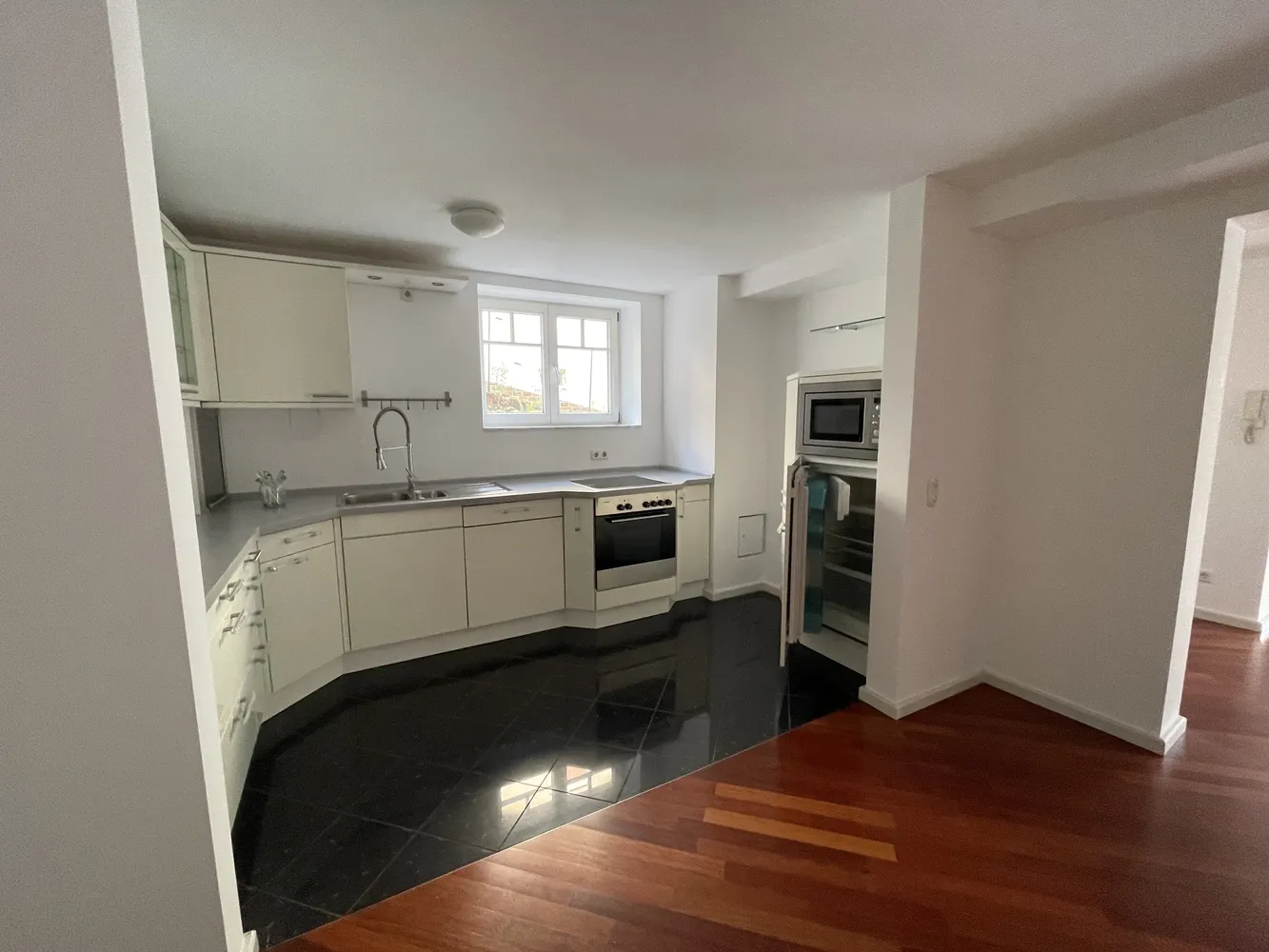 2 Zimmer Wohnung mit 105 m² in Weinheim – Bild 1