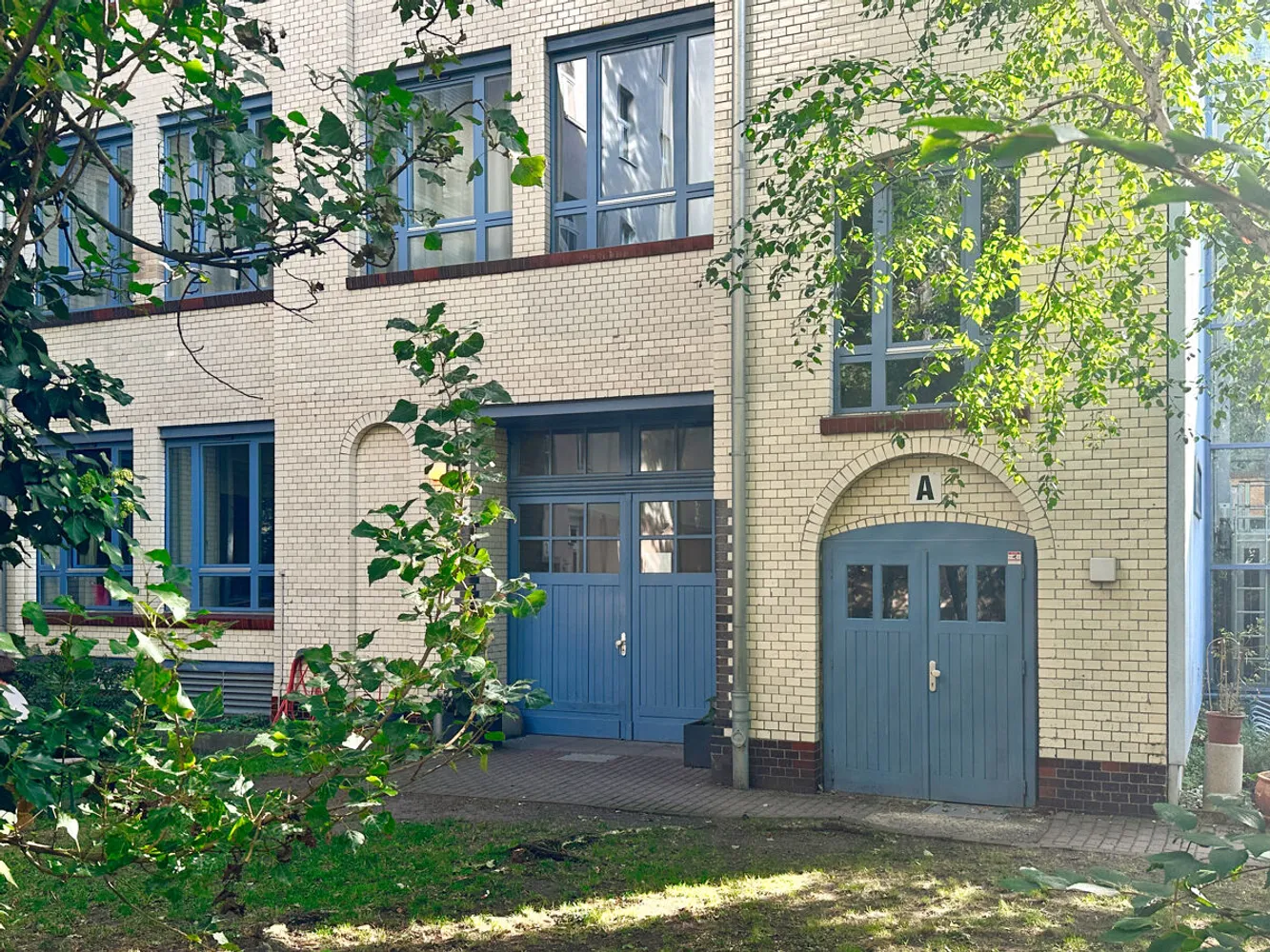 2 room apartment with 140 m² in Berlin – Photo 9