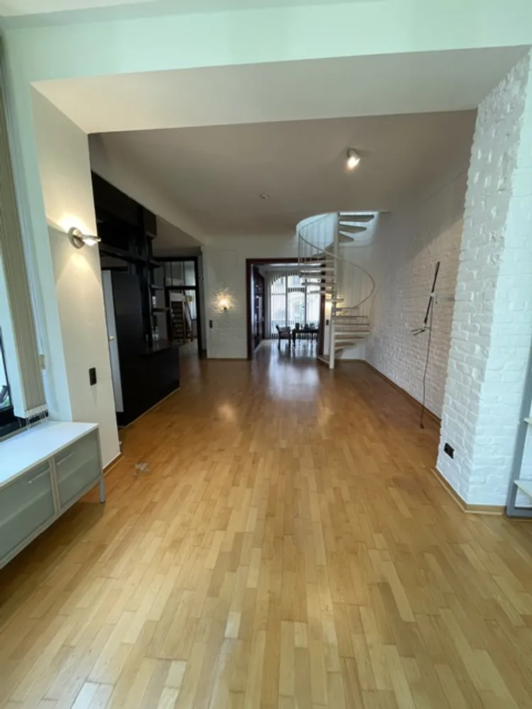 6 Zimmer Wohnung mit 220 m² in Düsseldorf – Bild 1