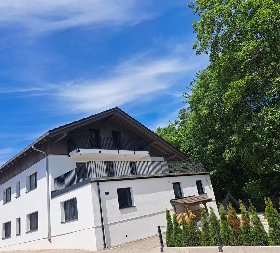 10 Zimmer Wohnung mit 309 m² in Traunstein – Bild 1