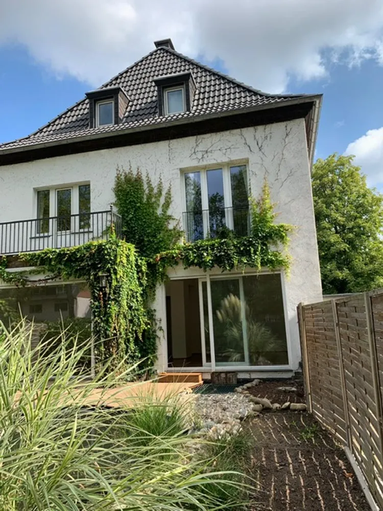 4 Zimmer Wohnung mit 110 m² in Duisburg – Bild 1