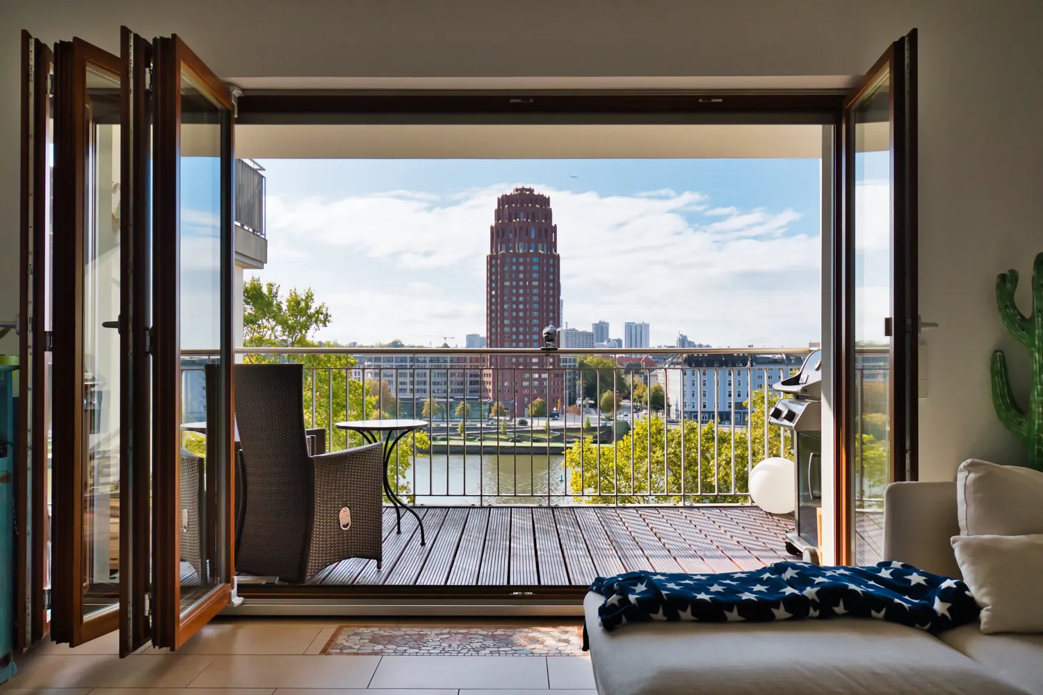3 Zimmer Wohnung mit 105 m² in Frankfurt am Main – Bild 1