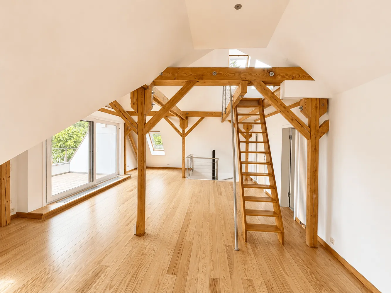 4 Zimmer Wohnung mit 175 m² in Kiel – Bild 2