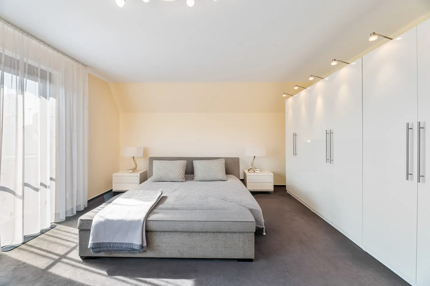 7 Zimmer Haus mit 225 m² in Leonberg – Bild 2