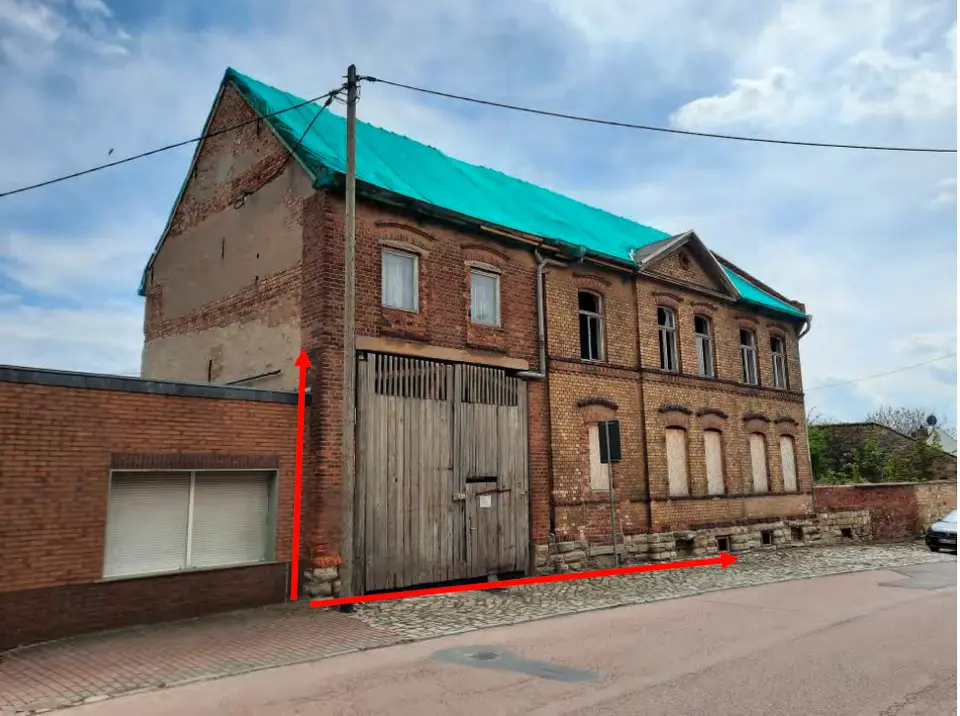 8 room house with 162 m² in Aschersleben – Photo 1