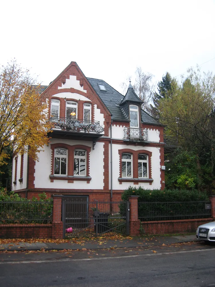 7 Zimmer Haus mit 200 m² in Wiesbaden – Bild 3