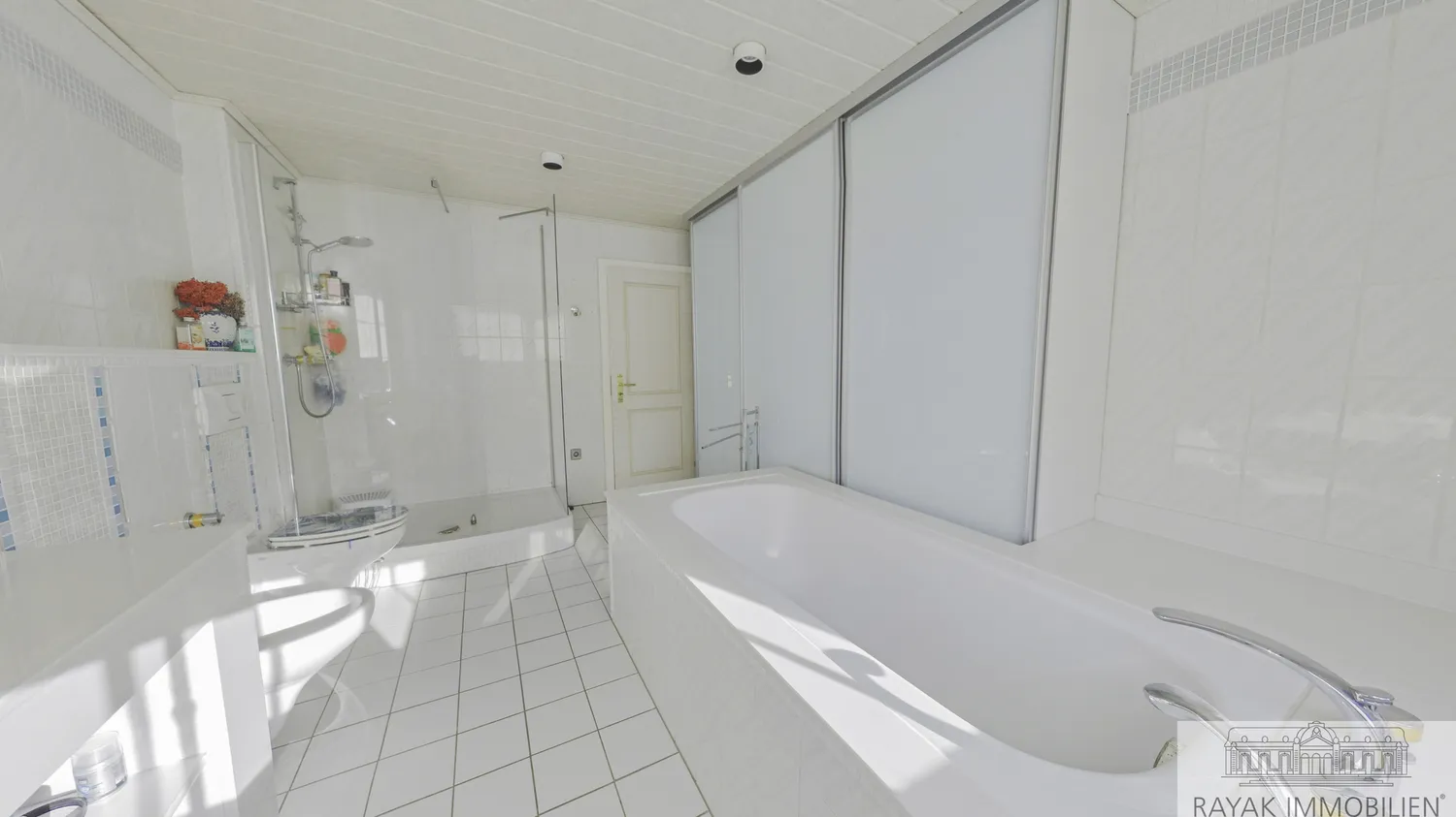 3 room apartment with 129 m² in Düsseldorf – Photo 8
