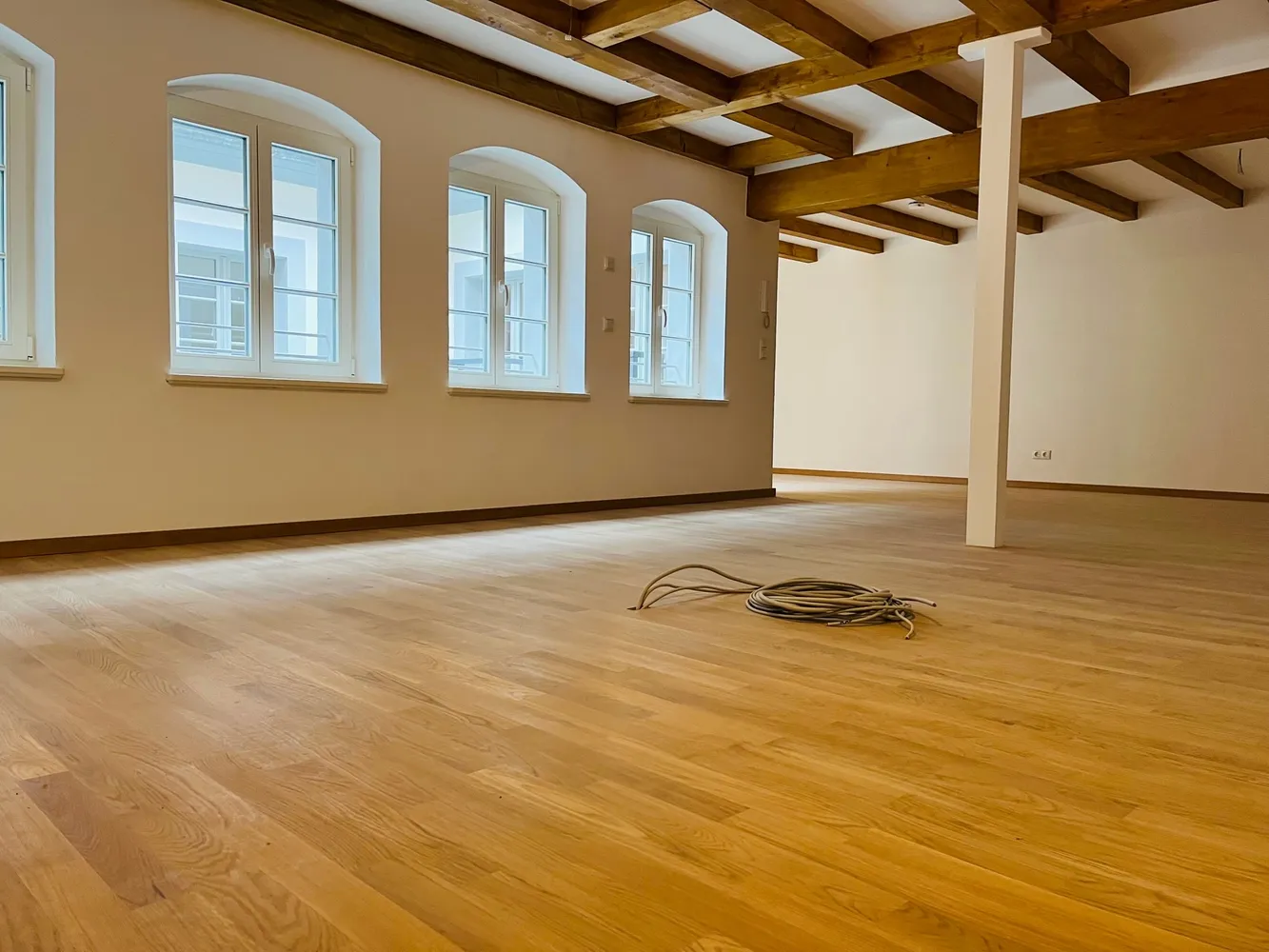 4 Zimmer Wohnung mit 146 m² in Dresden – Bild 1