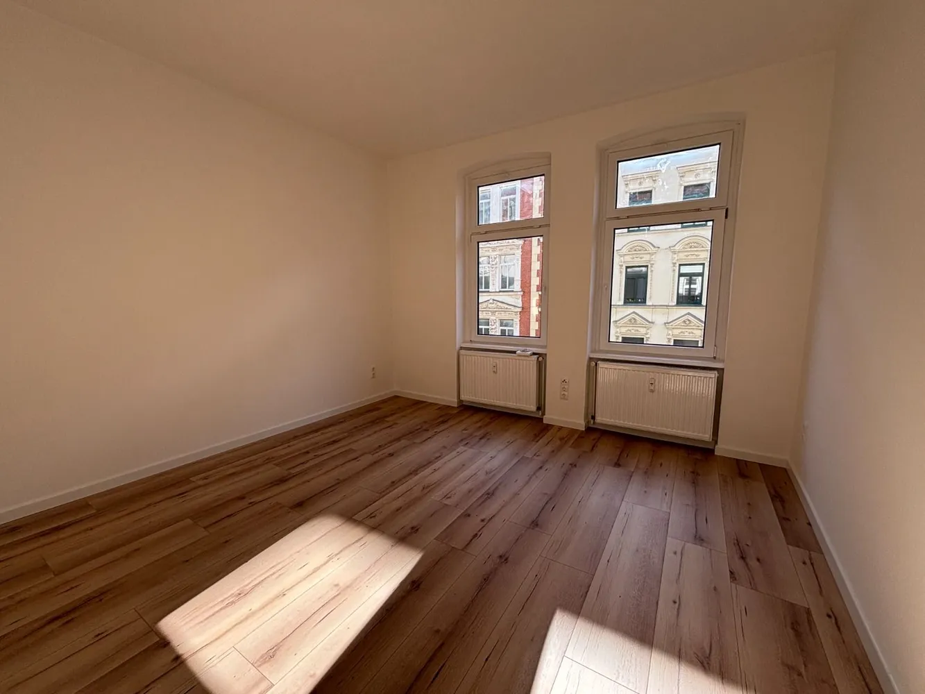 4 Zimmer Wohnung mit 74 m² in Halle (Saale) – Bild 1