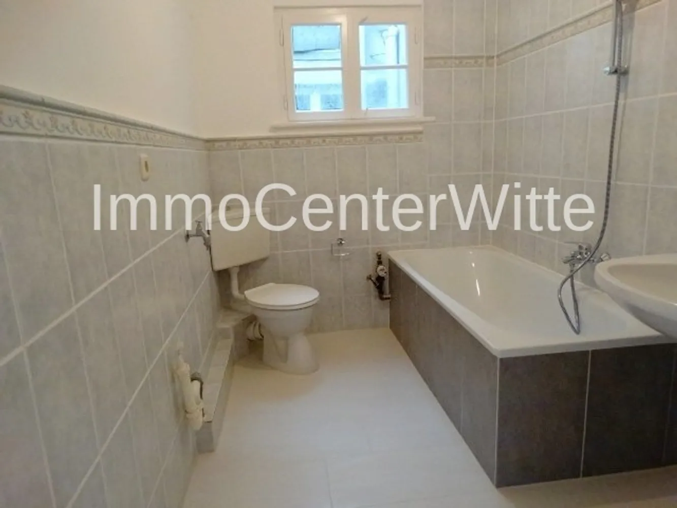4 Zimmer Wohnung mit 102 m² in Pinneberg – Bild 9