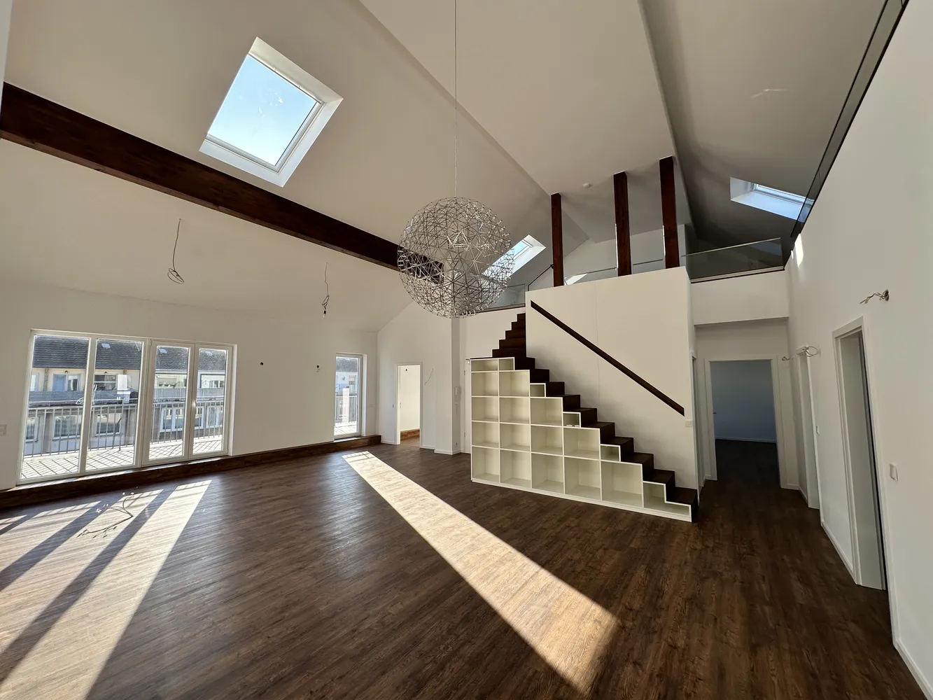 4 Zimmer Wohnung mit 183 m² in Düsseldorf – Bild 1