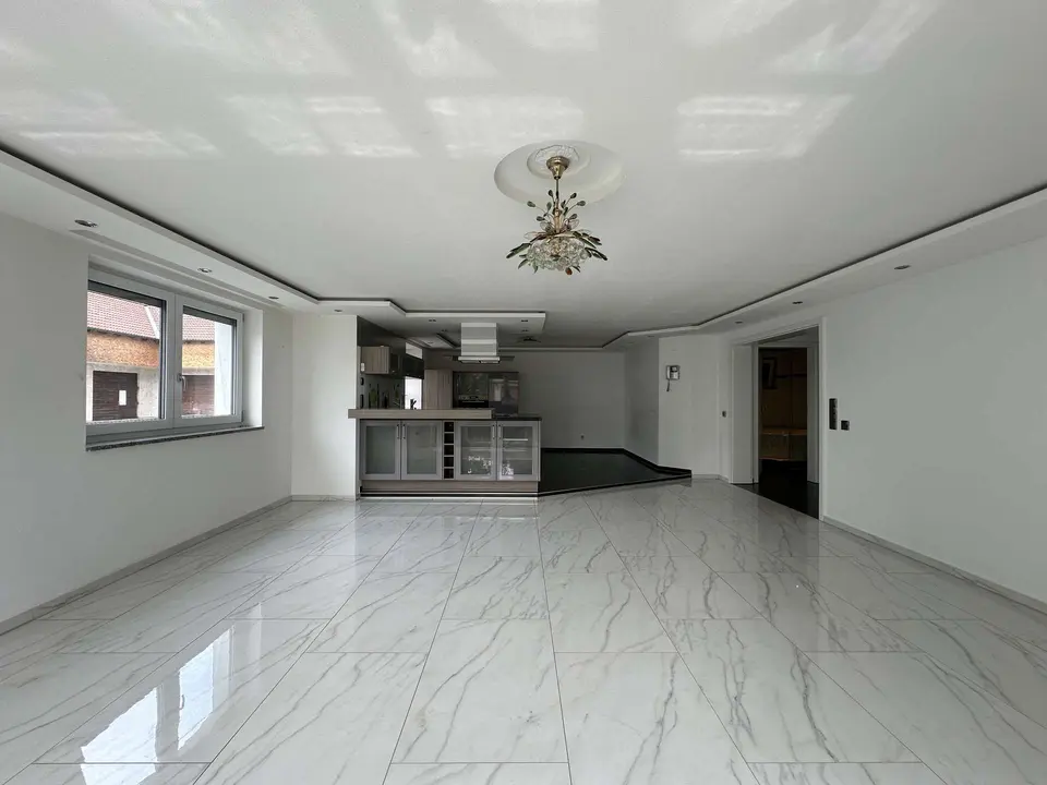 3 Zimmer Wohnung mit 126 m² in Augsburg – Bild 1