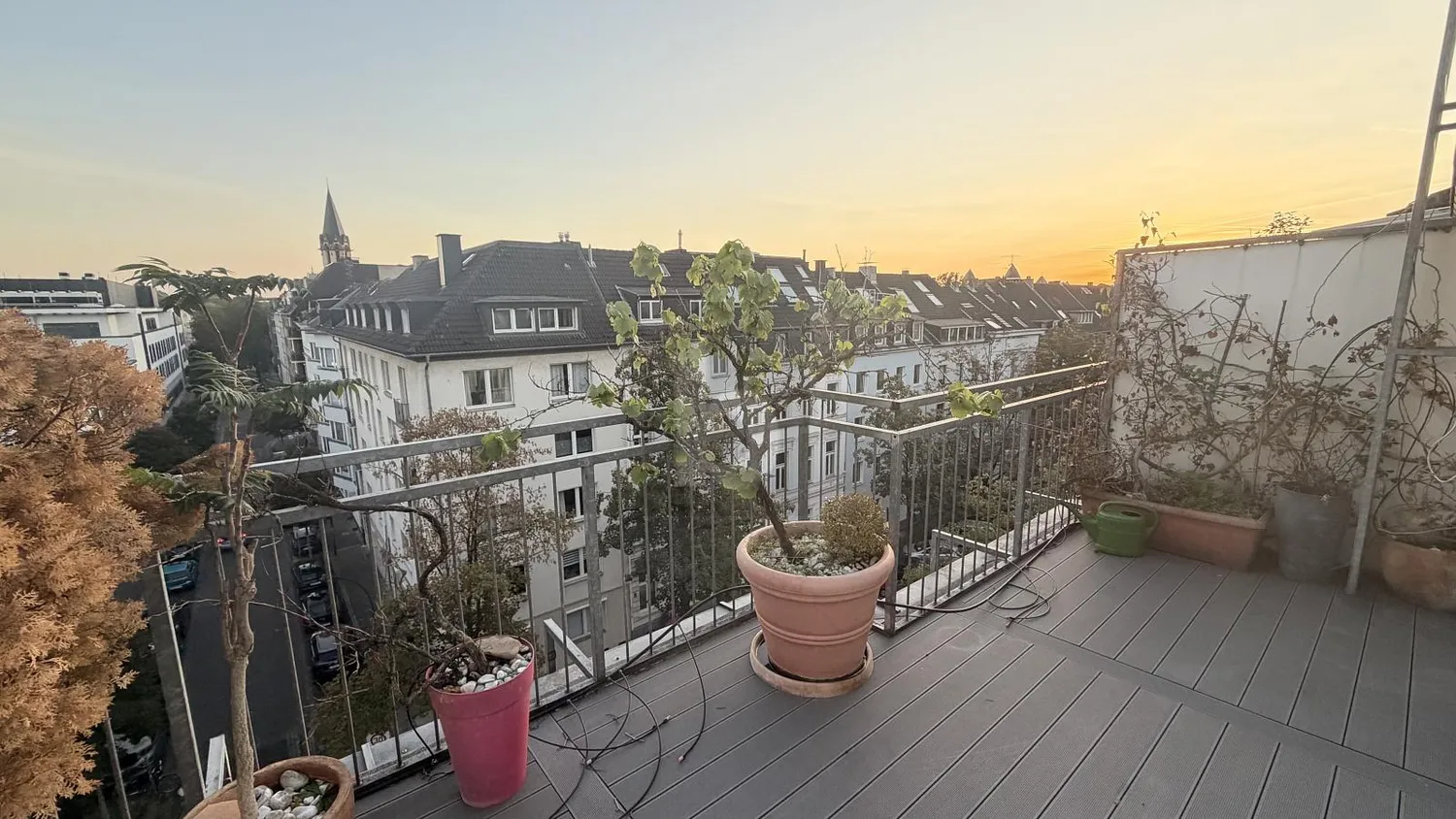 2 Zimmer Wohnung mit 91 m² in Düsseldorf – Bild 2