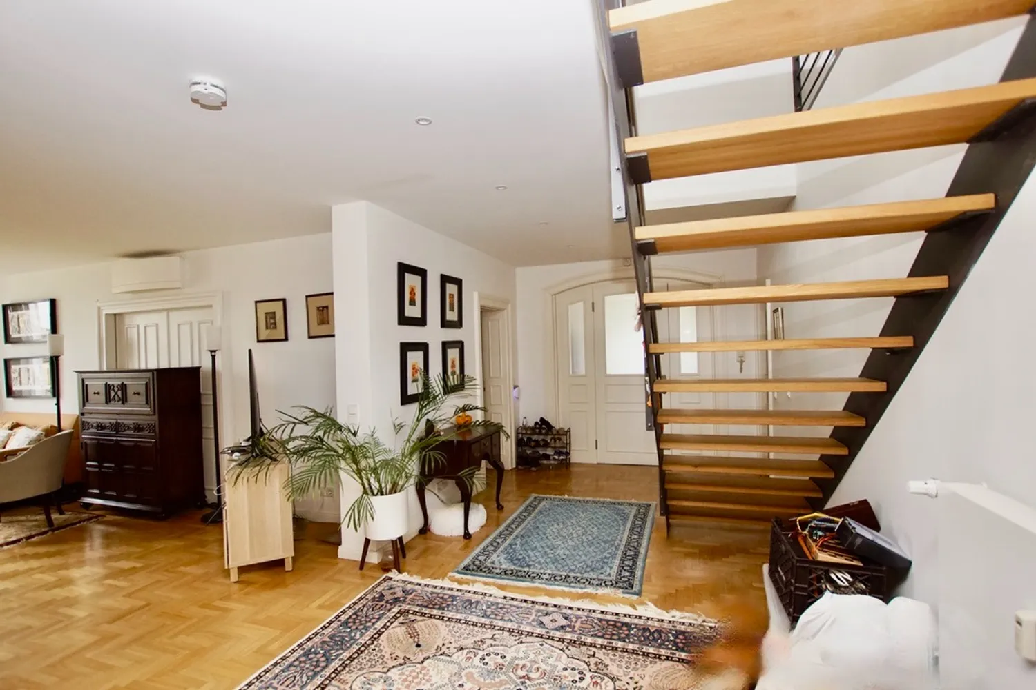 5 Zimmer Wohnung mit 201 m² in Wiesbaden – Bild 2