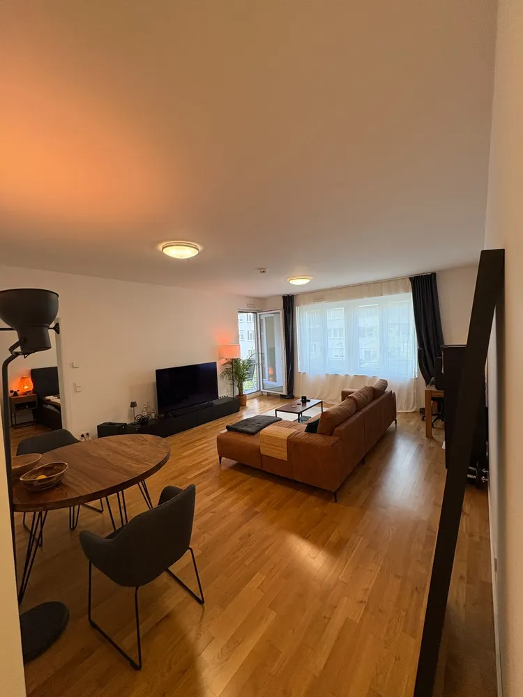 2 Zimmer Wohnung mit 67 m² in Berlin – Bild 1