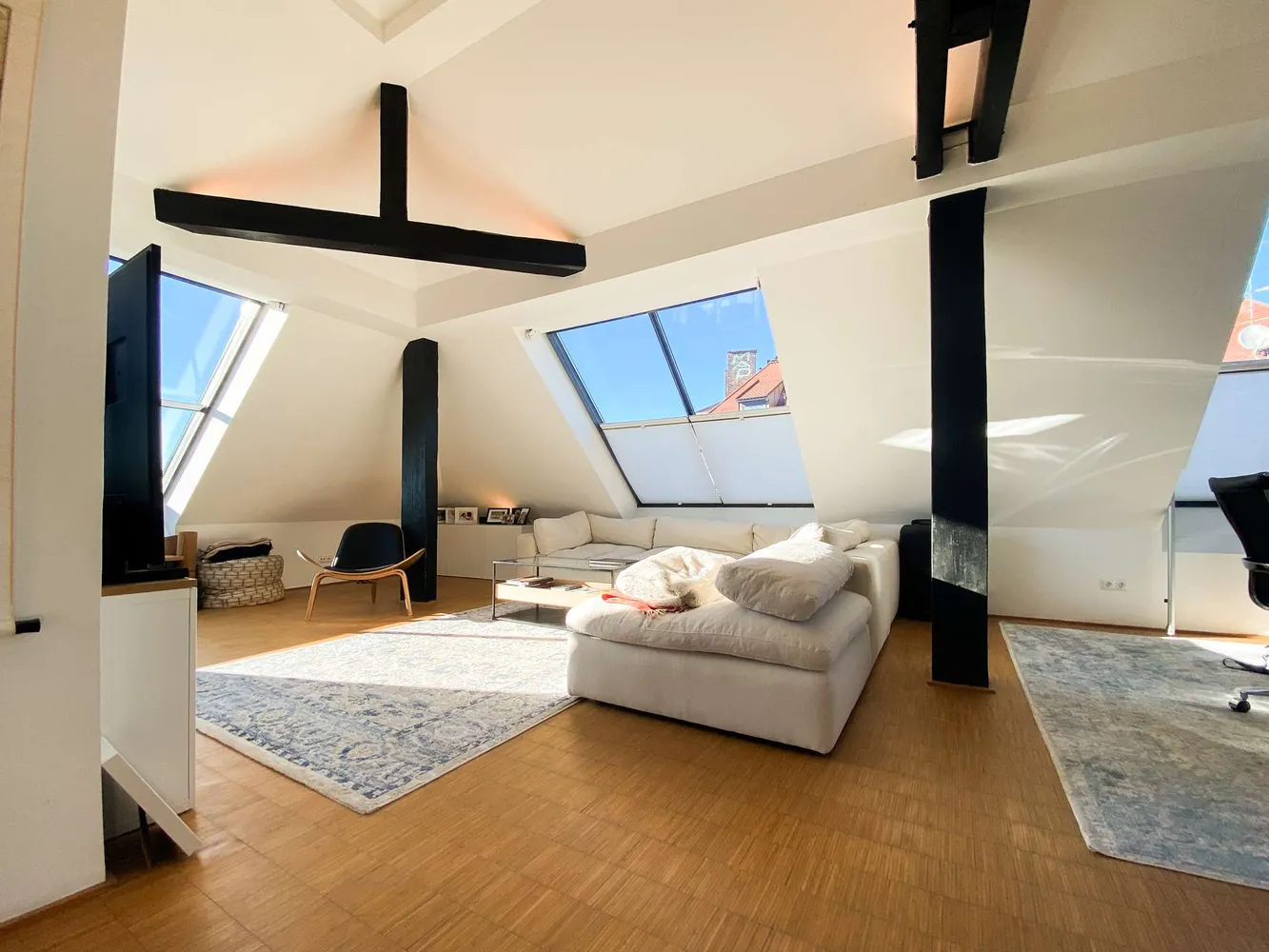 2 Zimmer Wohnung mit 125 m² in München – Bild 1
