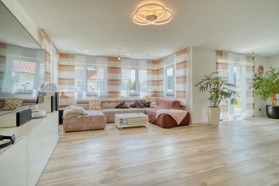 7 Zimmer Haus mit 180 m² in Weingarten – Bild 1