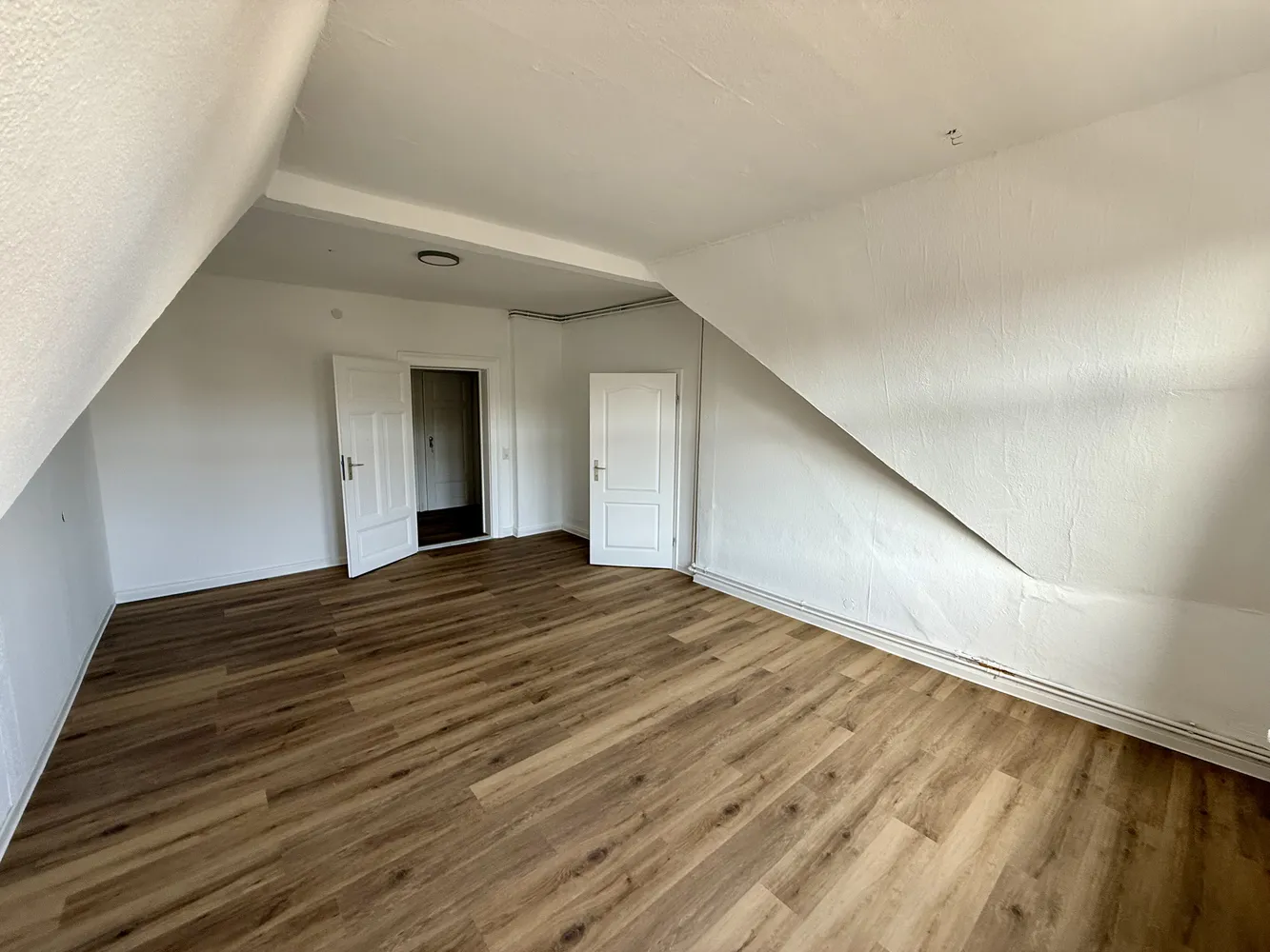 7 Zimmer Wohnung mit 150 m² in Kassel – Bild 9