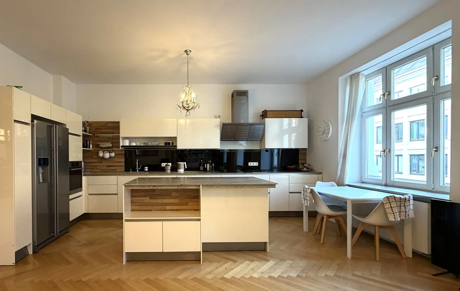 4 Zimmer Wohnung mit 142 m² in München – Bild 3
