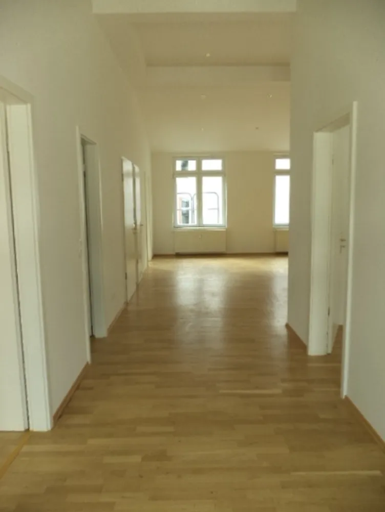 3 Zimmer Wohnung mit 110 m² in Frankfurt am Main – Bild 2