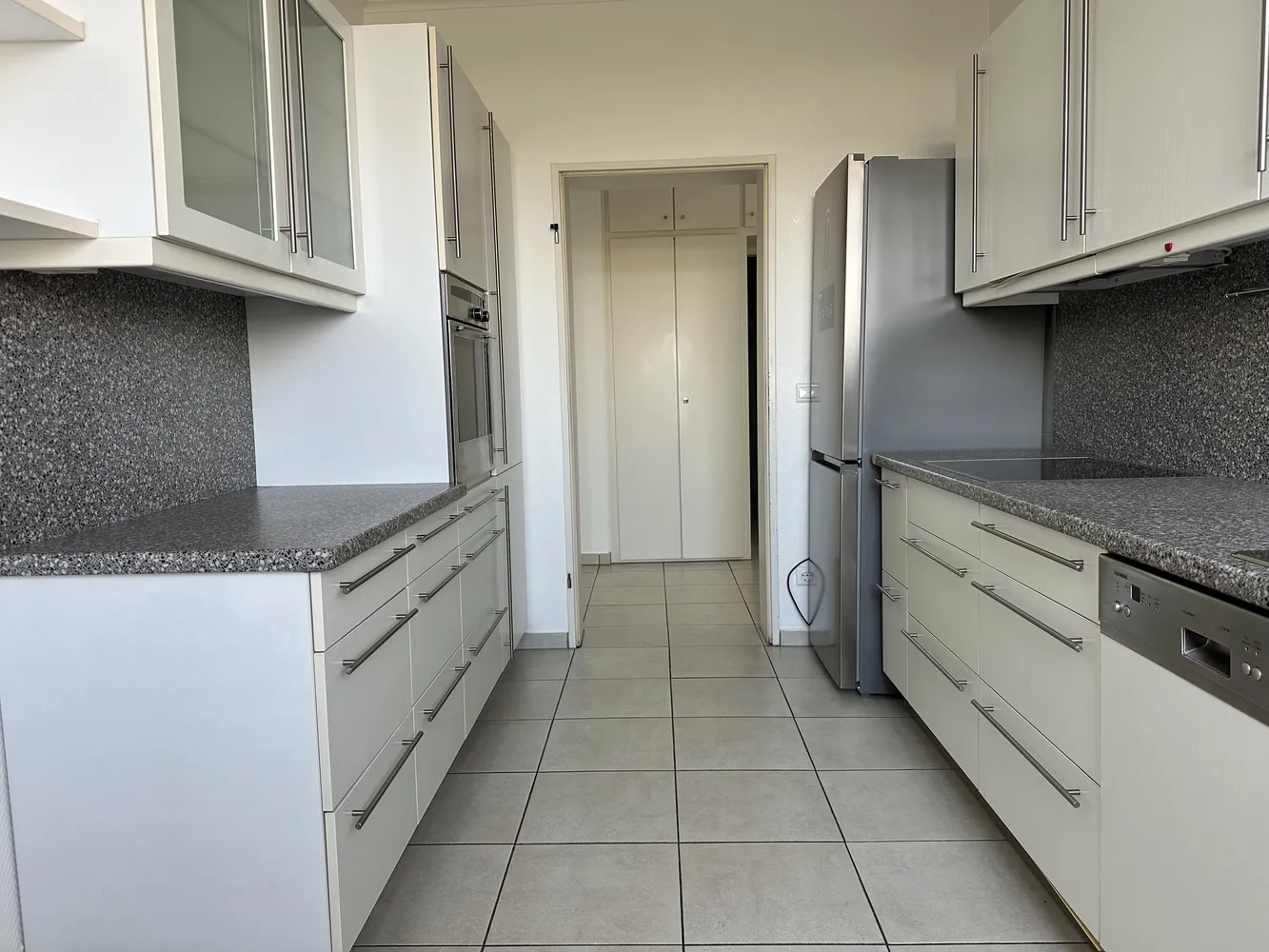2 room apartment with 90 m² in Düsseldorf – Photo 3