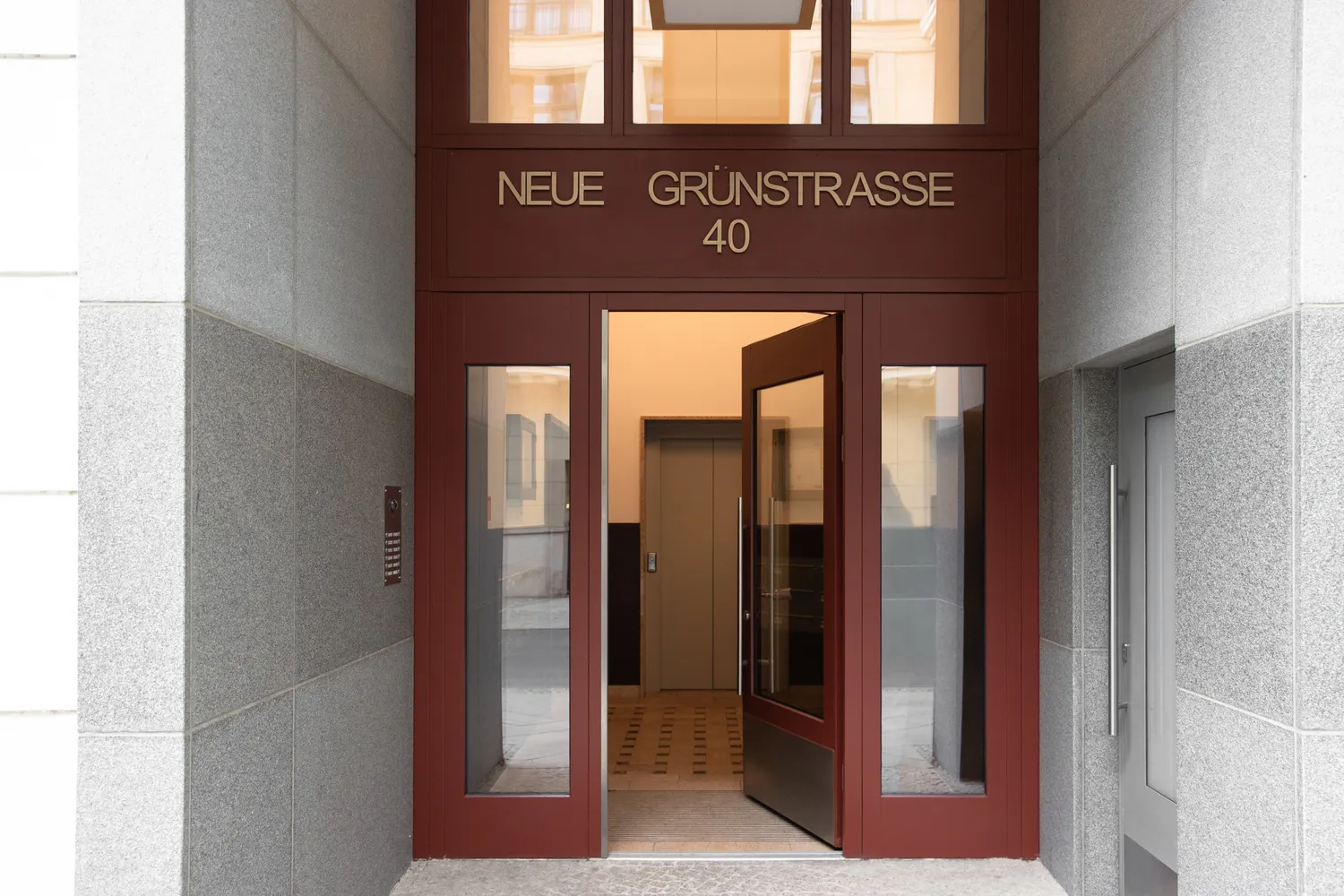 2 Zimmer Wohnung mit 74 m² in Berlin – Bild 1