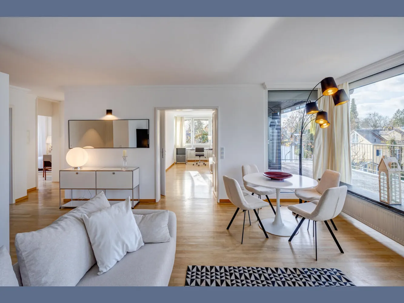 4 Zimmer Wohnung mit 180 m² in München – Bild 1