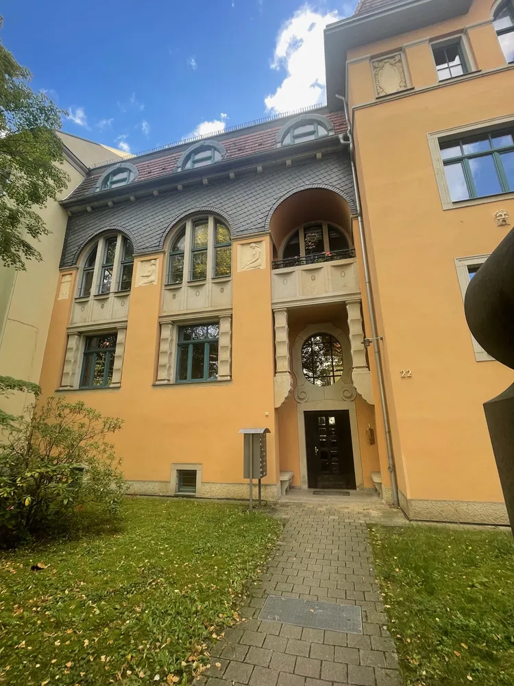 2 Zimmer Wohnung mit 102 m² in Dresden – Bild 1