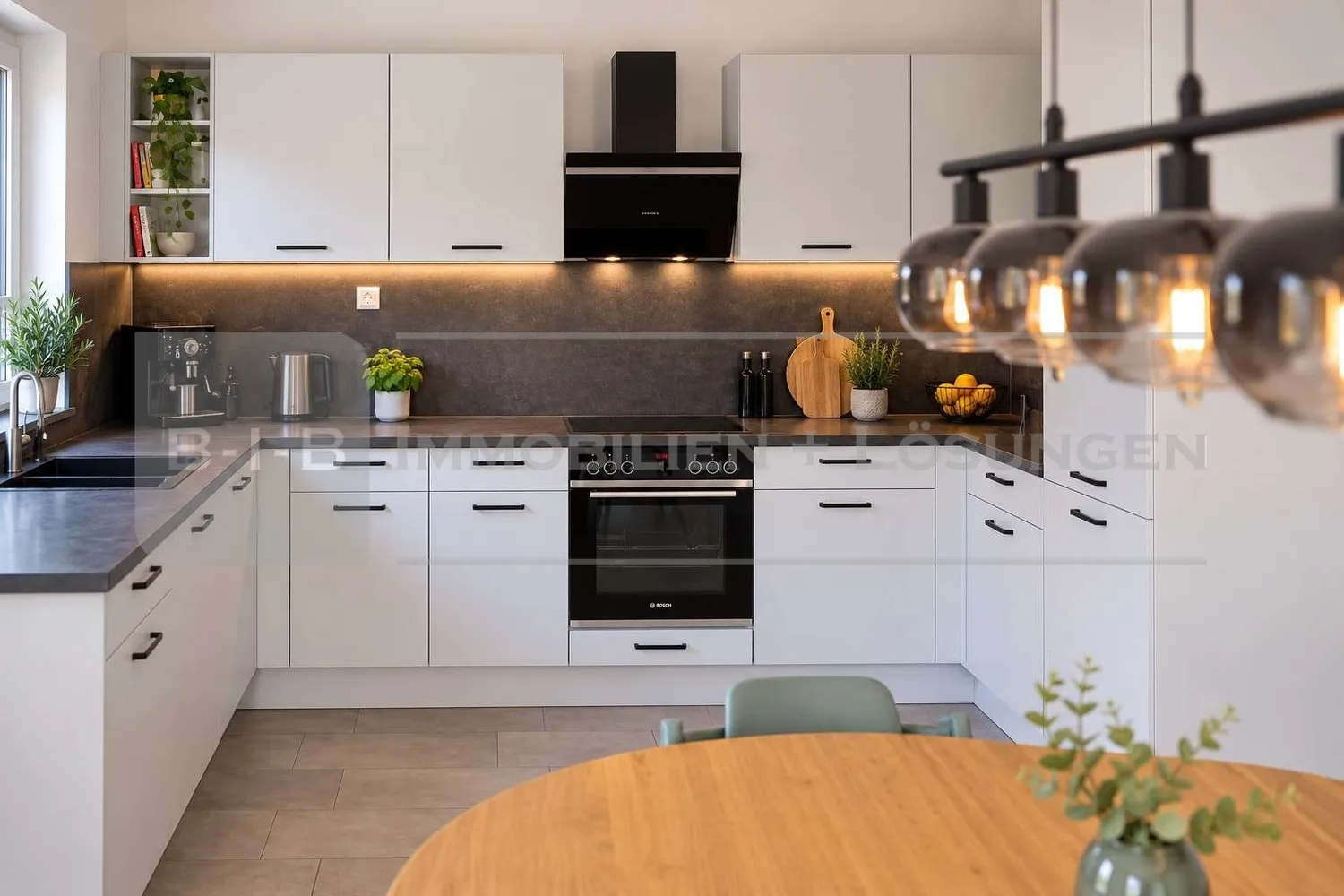 6 Zimmer Wohnung mit 147 m² in Berlin – Bild 2