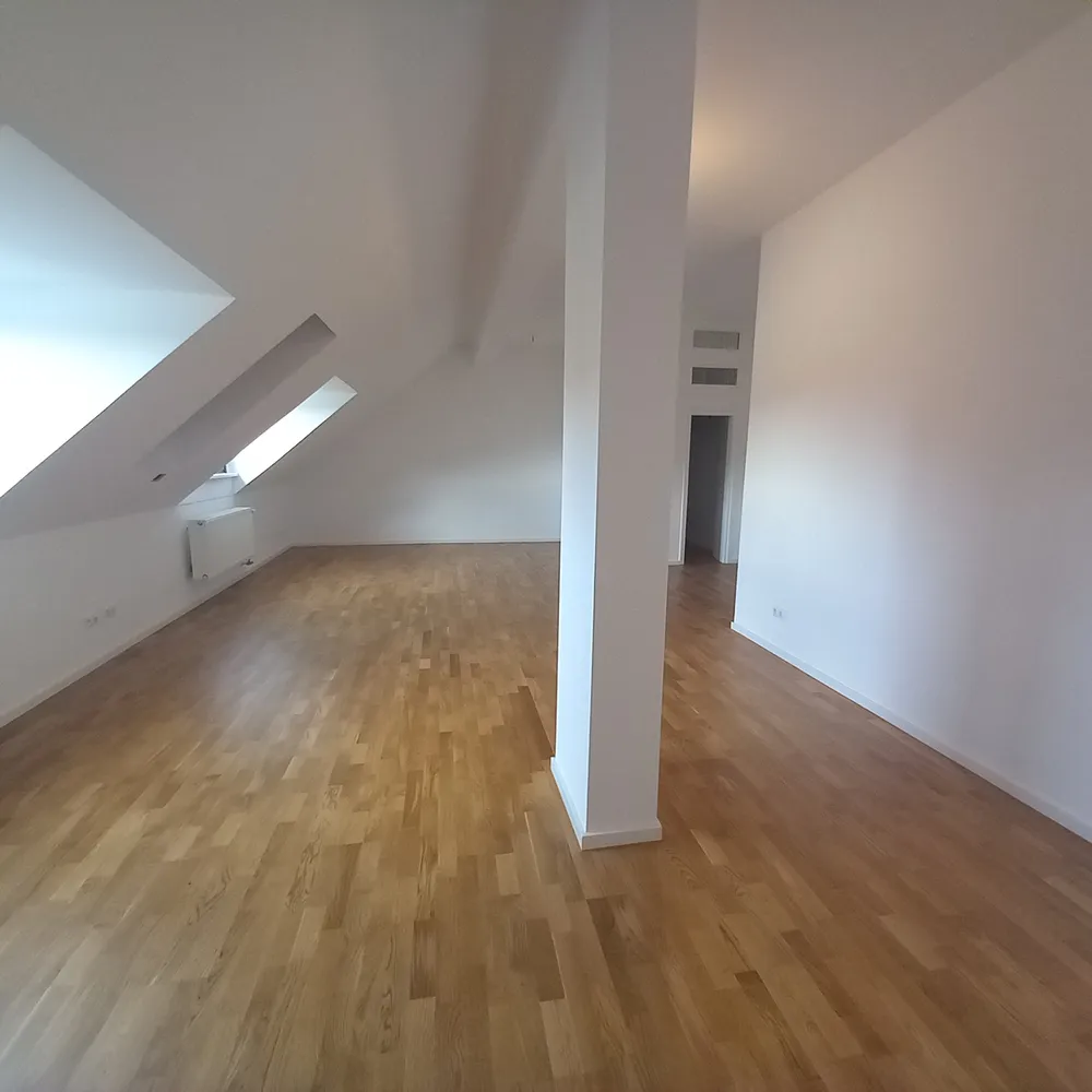 2 Zimmer Wohnung mit 100 m² in München – Bild 3