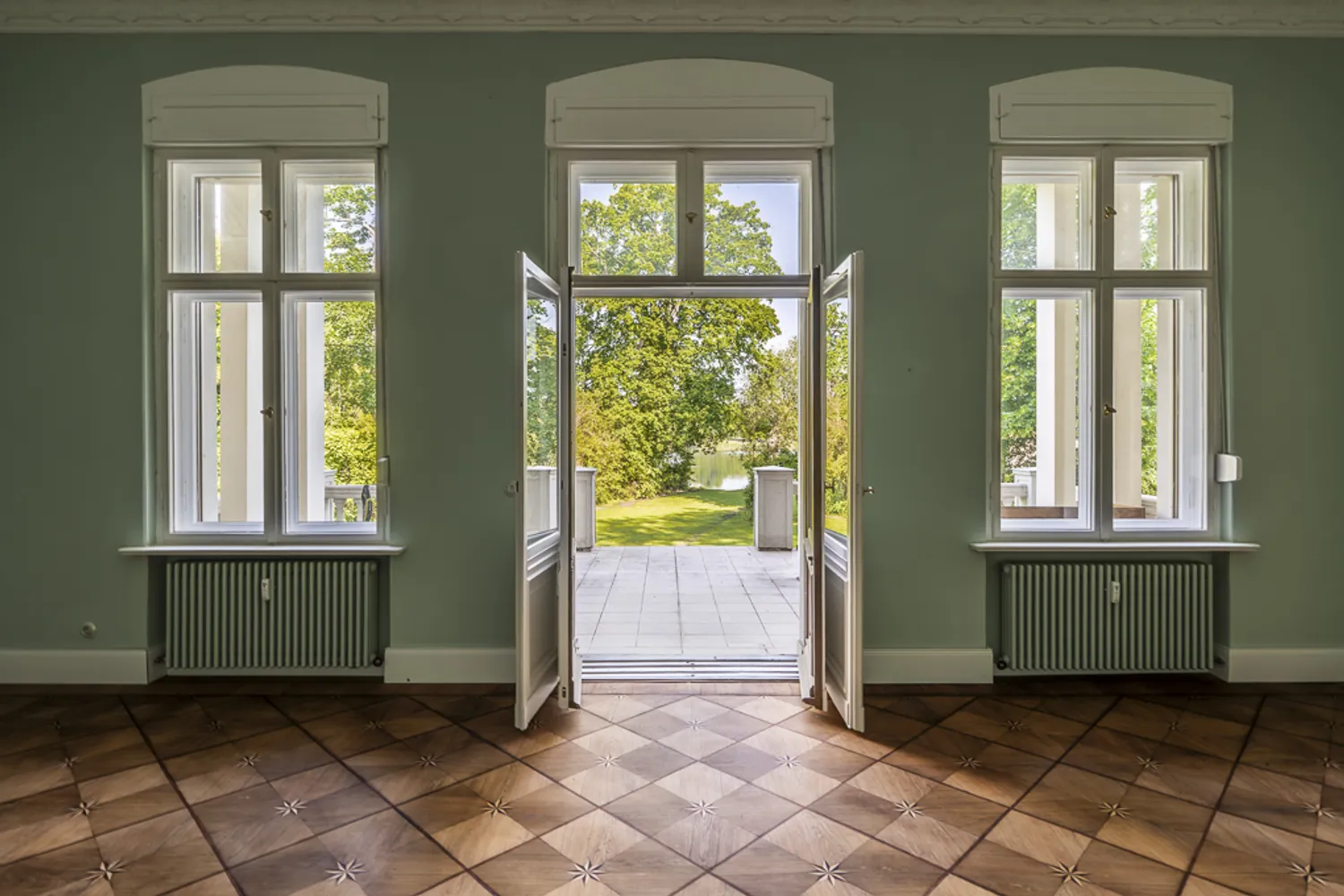 5 Zimmer Wohnung mit 260 m² in Potsdam – Bild 1
