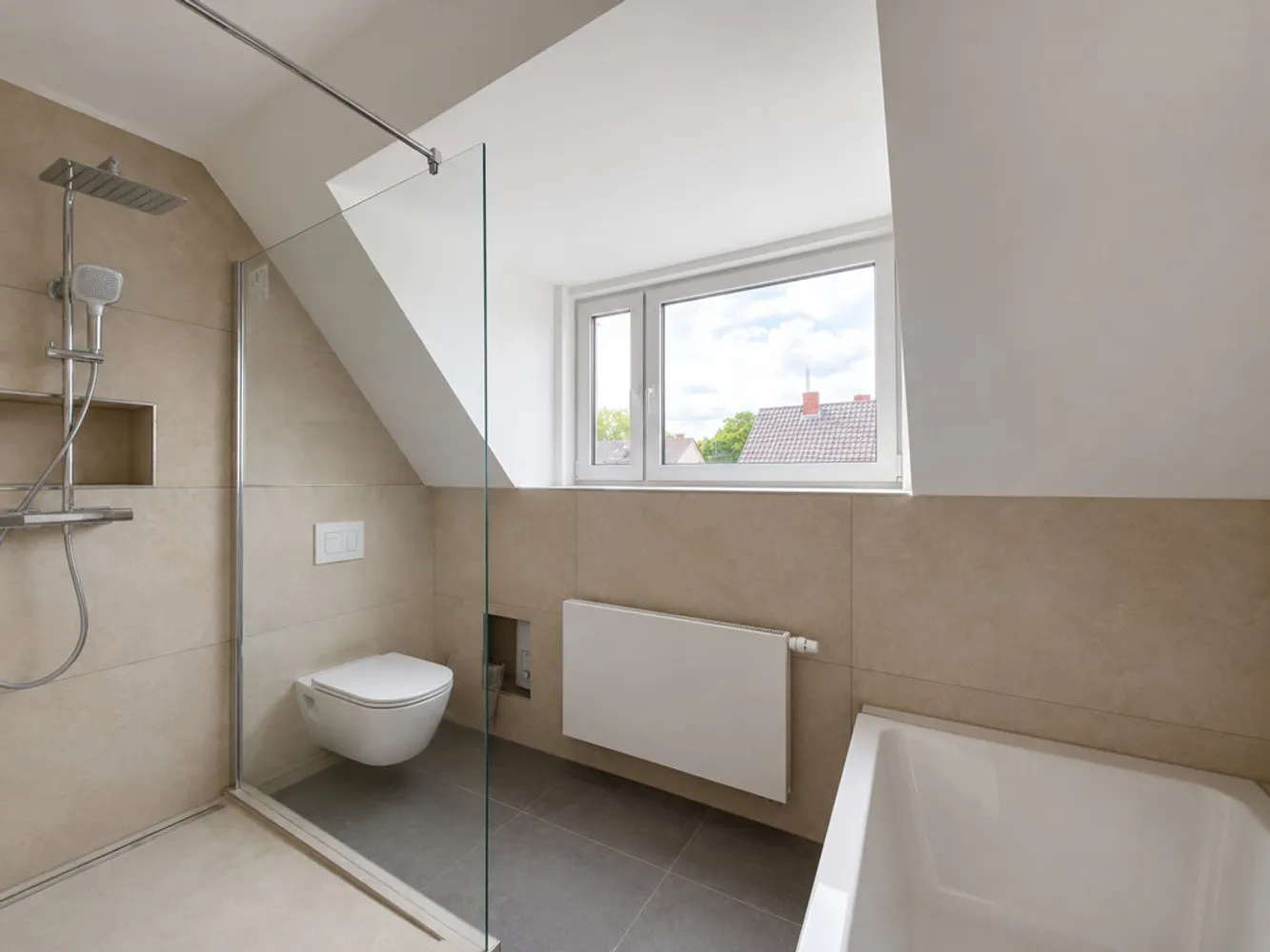 4 Zimmer Wohnung mit 145 m² in Hannover – Bild 2