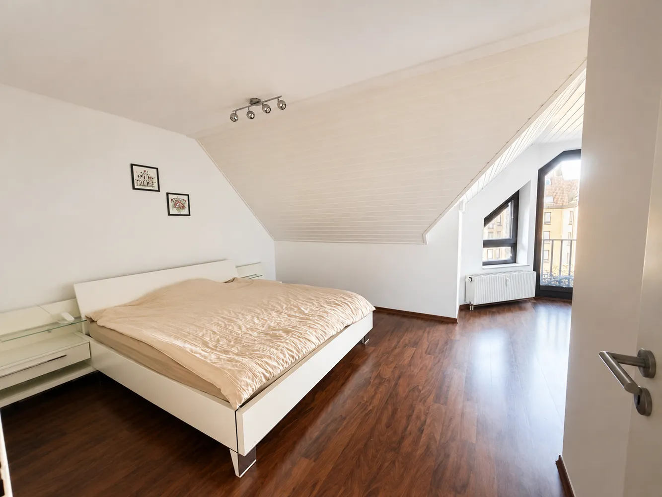2 Zimmer Wohnung mit 70 m² in Düsseldorf – Bild 2