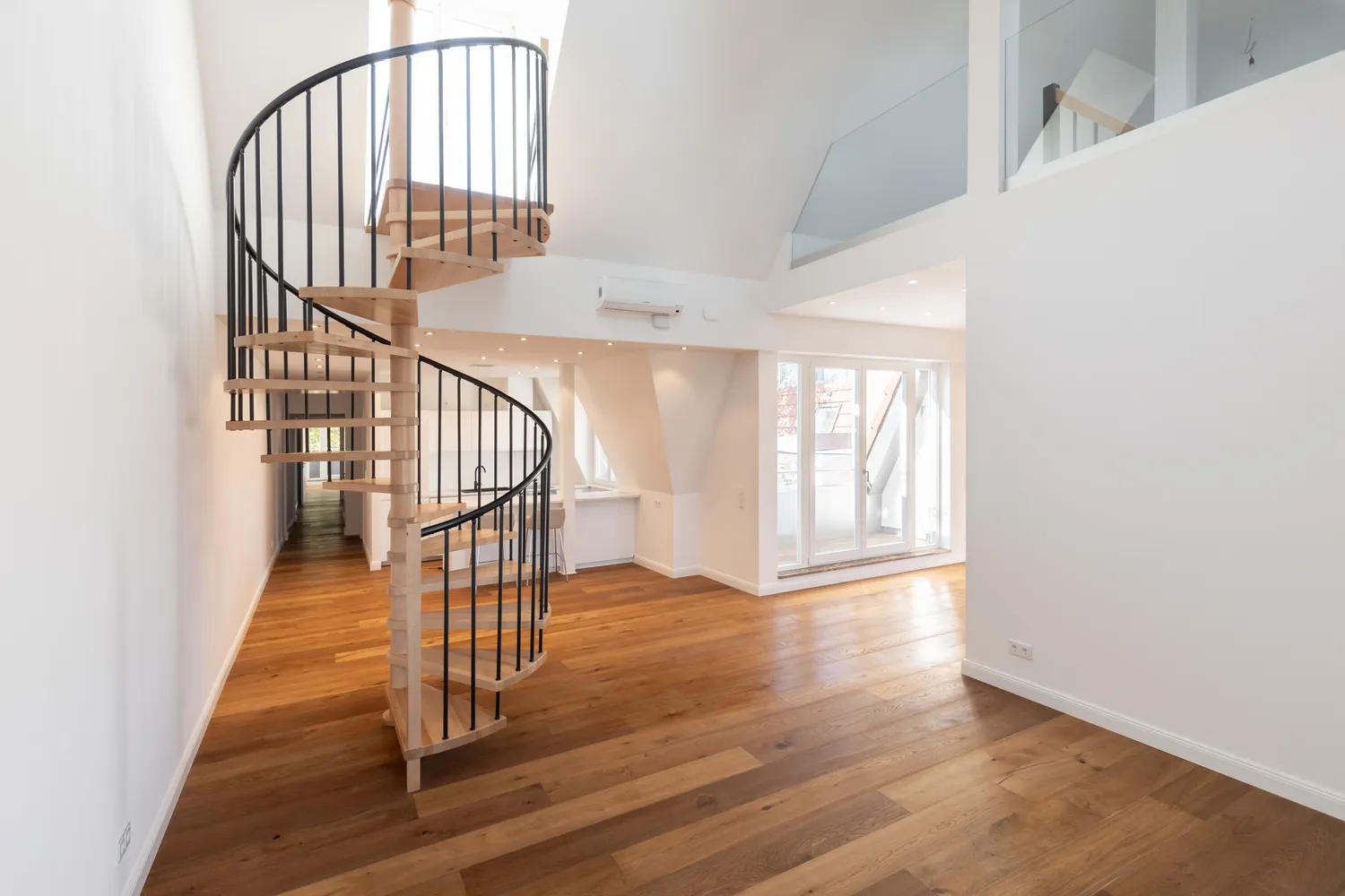 6 Zimmer Wohnung mit 161 m² in Berlin – Bild 1