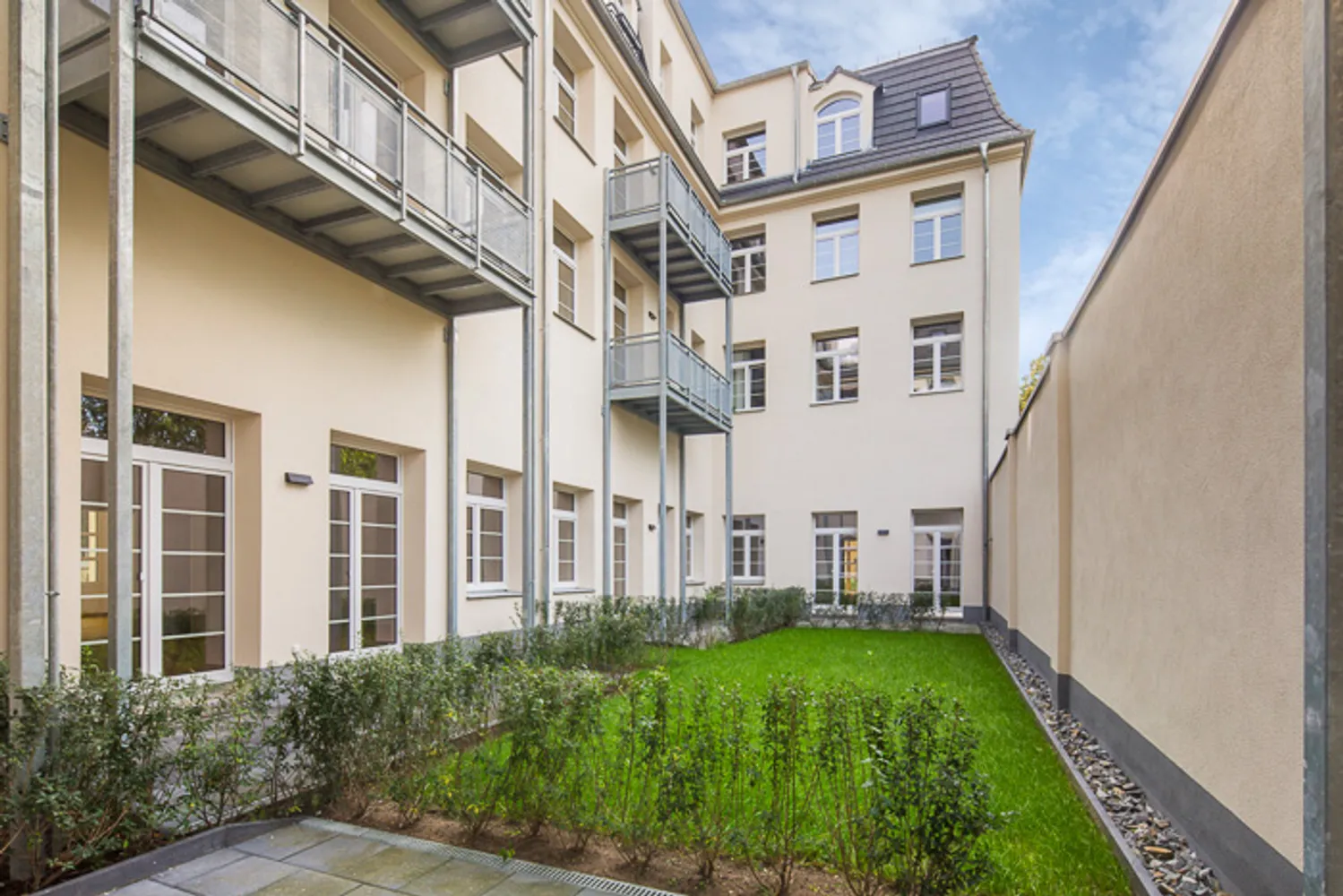 2 Zimmer Wohnung mit 168 m² in Dresden – Bild 2