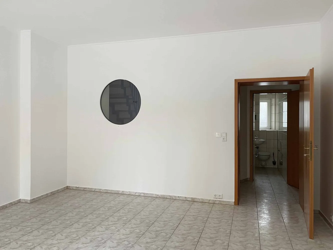 5 Zimmer Wohnung mit 196 m² in Halle (Saale) – Bild 2