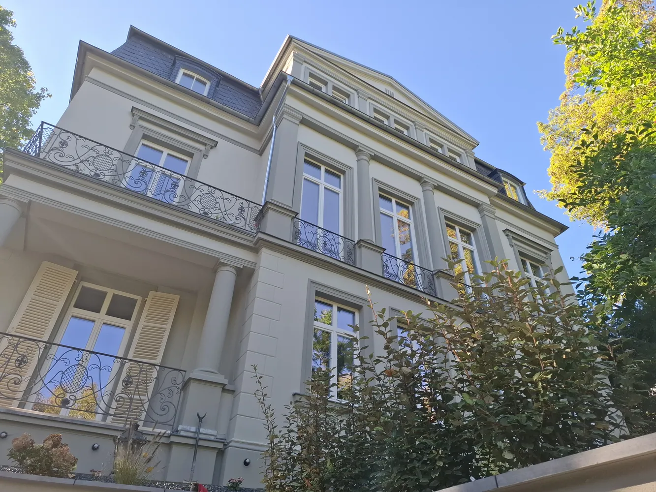 5 Zimmer Wohnung mit 256 m² in Wiesbaden – Bild 2