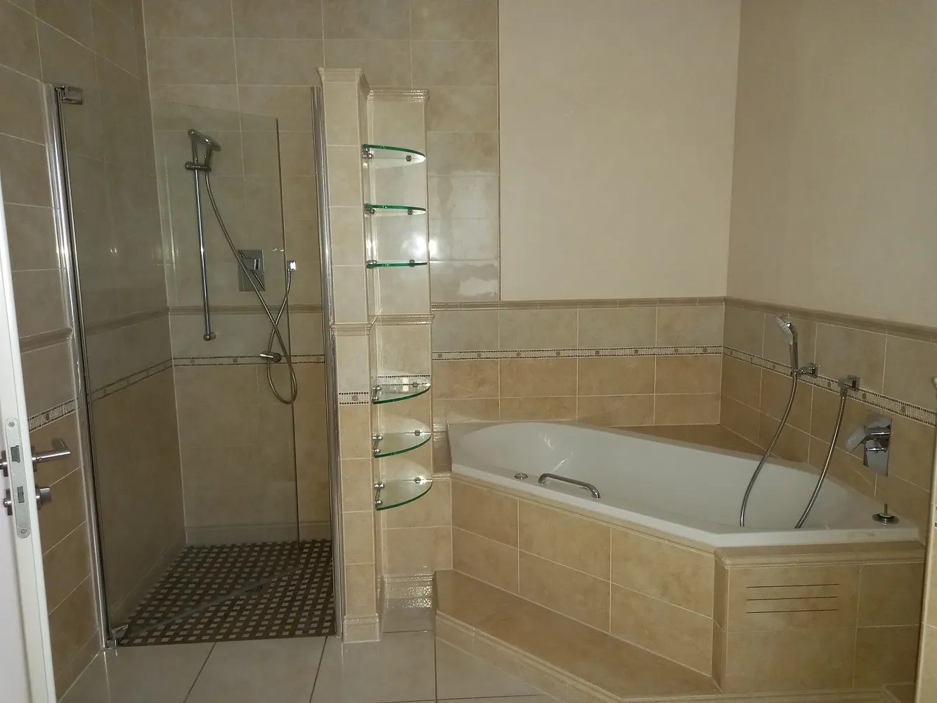 5 Zimmer Wohnung mit 208 m² in Wiesbaden – Bild 7