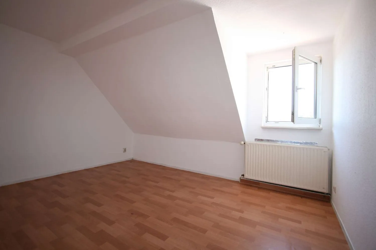 4 Zimmer Wohnung mit 92 m² in Meiningen – Bild 1