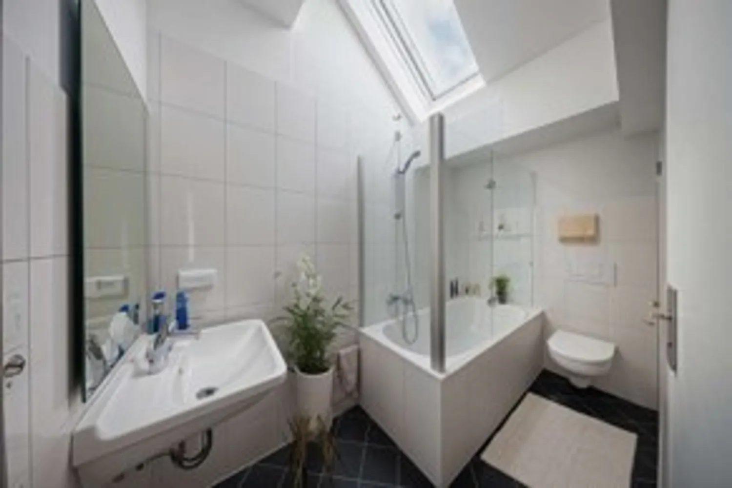 2 Zimmer Wohnung mit 81 m² in München – Bild 2