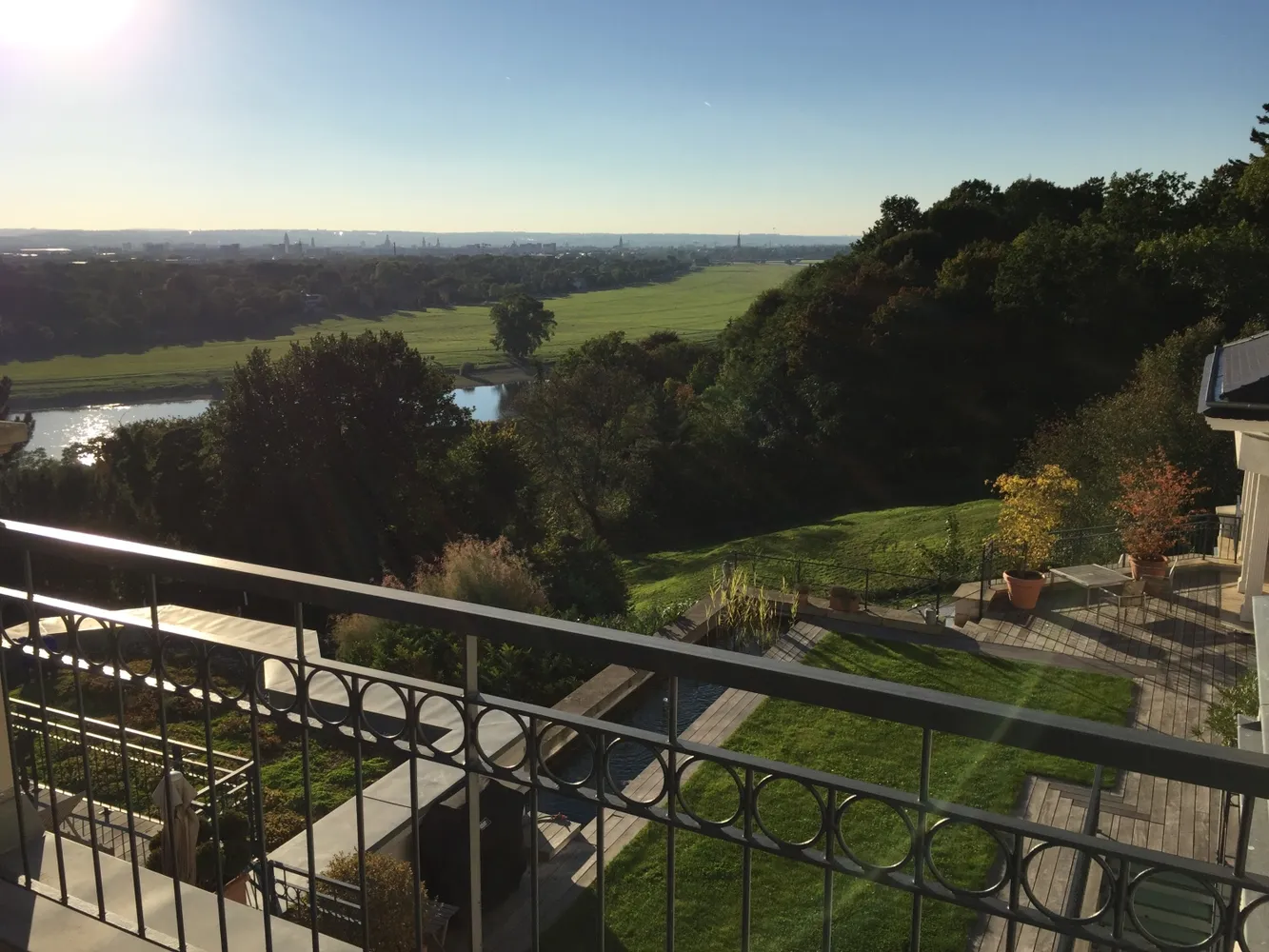 6 Zimmer Wohnung mit 227 m² in Dresden – Bild 1